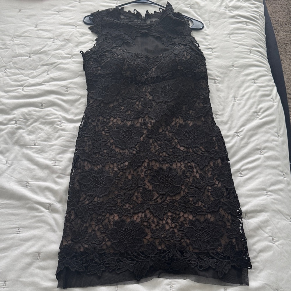 Besty & Adam Elegant Black Lace Dress